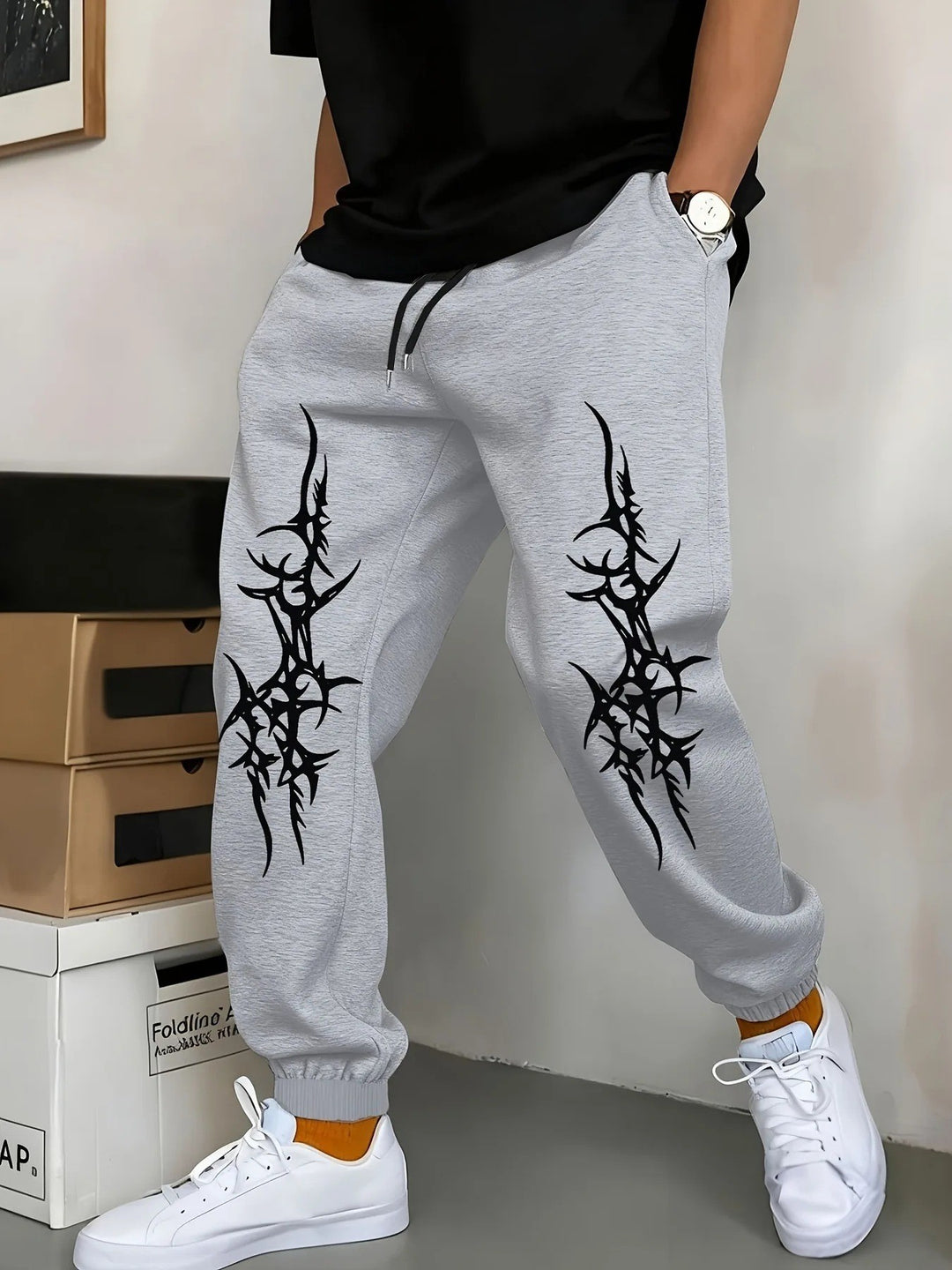 Mäns avkopplande joggingsbyxor med iögonfallande grafisk design Mirla-Eva Jonsson