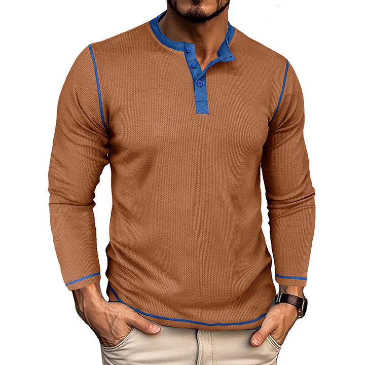 Mans långärmad henley skjorta med texturerad tyg och stiliga accenter Mirla-Eva Jonsson