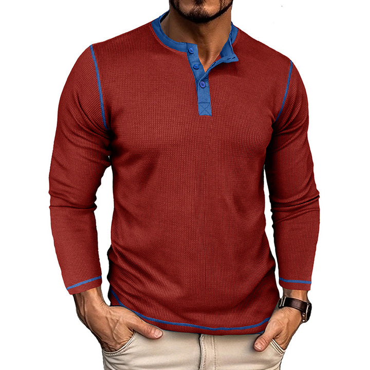 Mans långärmad henley skjorta med texturerad tyg och stiliga accenter Mirla-Eva Jonsson