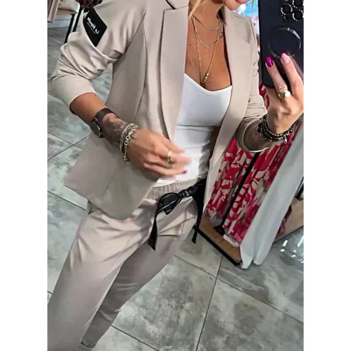 Mirla | 2-delat set bestående av en avslappnad blazer och ett par byxor-Eva Jonsson