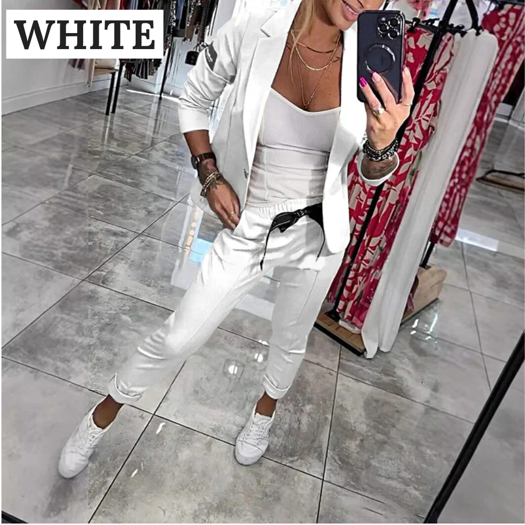 Mirla | 2-delat set bestående av en avslappnad blazer och ett par byxor-Eva Jonsson