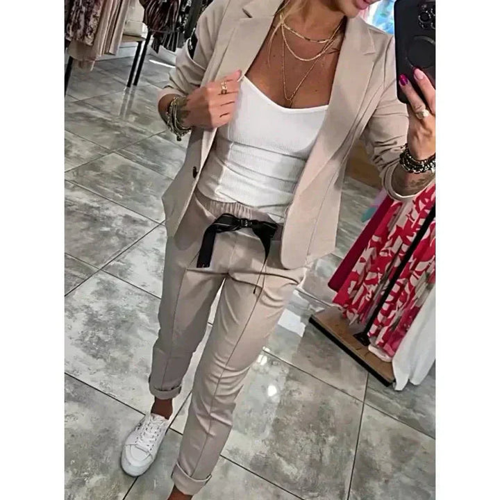 Mirla | 2-delat set bestående av en avslappnad blazer och ett par byxor-Eva Jonsson