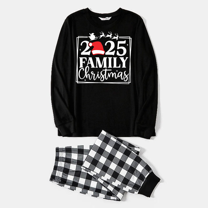 Mirla | 2025 Familj Jul Text och Slädesmönster - Svart Långärmad Tröja med Svart-Vitt Rutigt Byxor Familjeanpassade Pyjamaser-Eva Jonsson