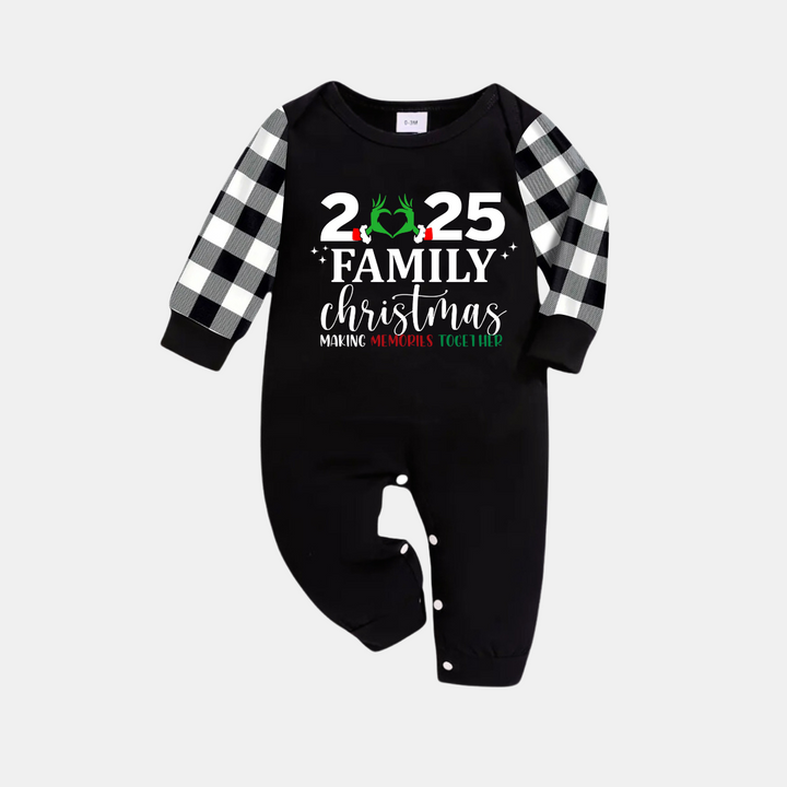 Mirla | 2025 Familj Jul Utstickande Hjärta Bokstäver Tryck Svart Långärmad T-Shirt med Svart-Vit Rutig Byxa Familj Matchande Pyjamas-Eva Jonsson