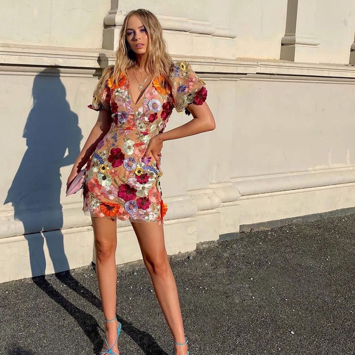 Mirla | 3D-blommor-bodycon-lanternärm-broderad klänning-Eva Jonsson
