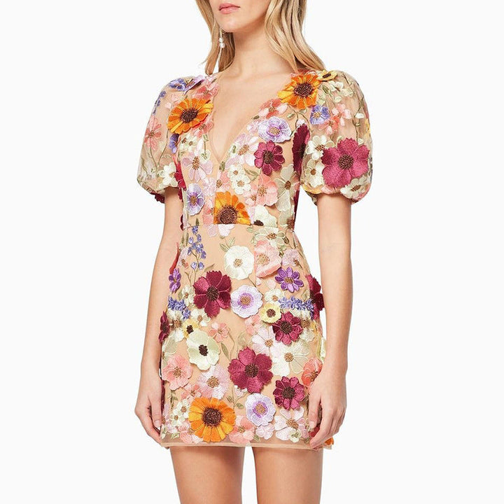 Mirla | 3D-blommor-bodycon-lanternärm-broderad klänning-Eva Jonsson