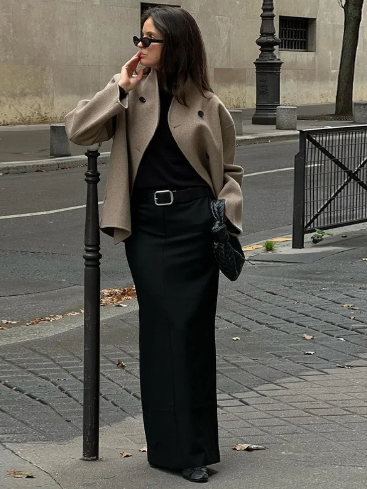 Mirla | Asymmetrisk Trenchcoat Damer med Breda Slags och Dubbelstängning-Eva Jonsson