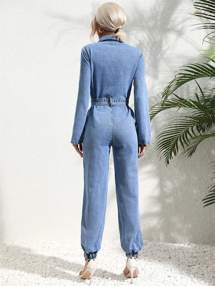 Mirla | Avslappnad denim jumpsuit med bälte och lång ärm för damer-Eva Jonsson