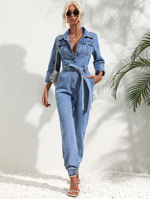 Mirla | Avslappnad denim jumpsuit med bälte och lång ärm för damer-Eva Jonsson