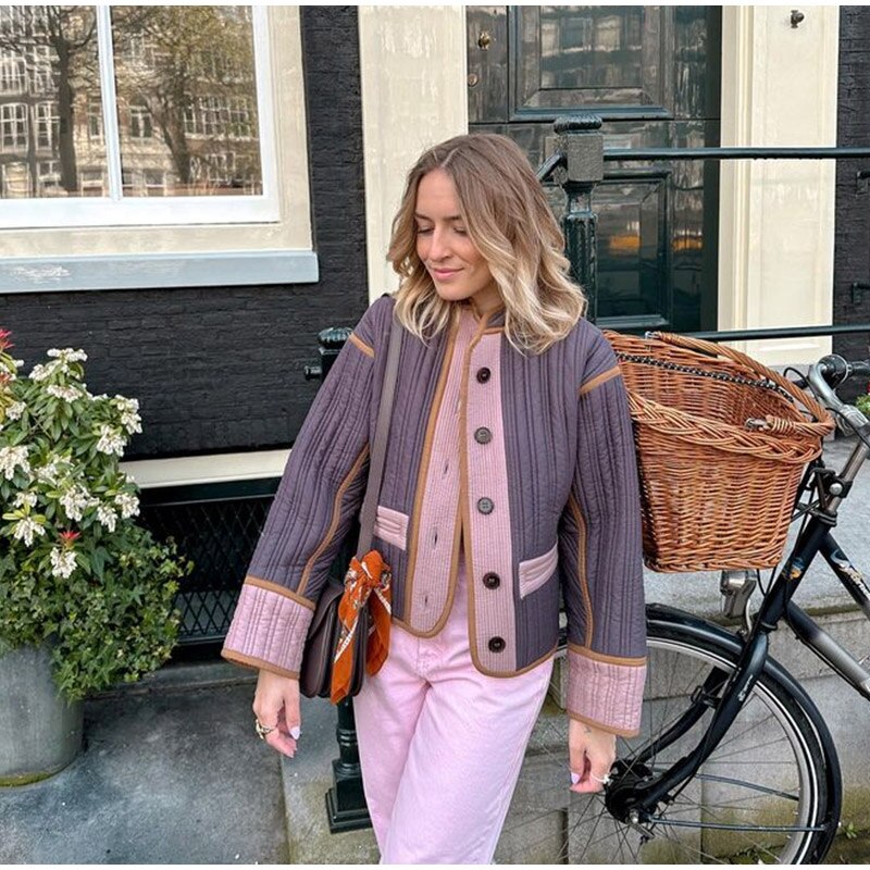 Mirla | Bekväm Damövergångsjacka med Knapppdetaljer-Eva Jonsson