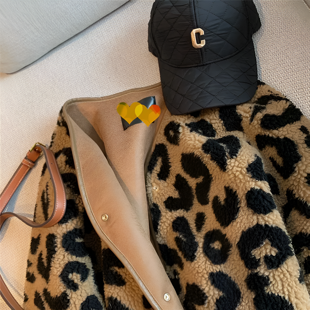 Mirla | Bekväm & Elegant Leopardsmönster Kappa-Eva Jonsson