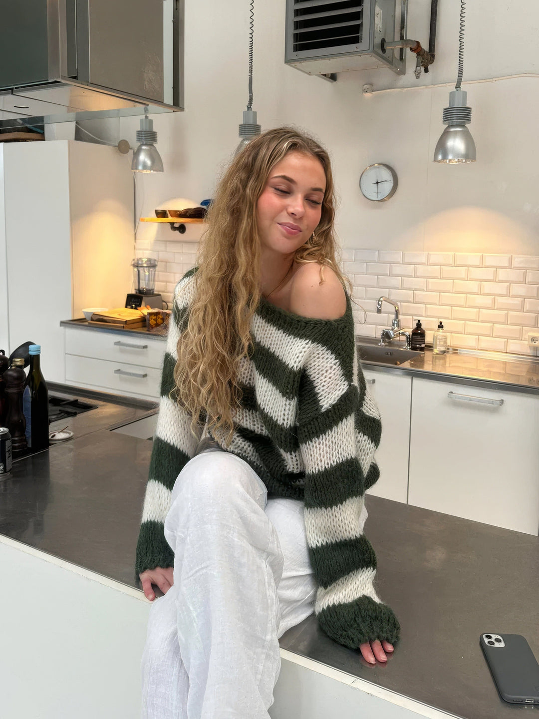 Mirla | Bekväm, Lätt Stickad Tröja för Avslappnad Komfort-Eva Jonsson