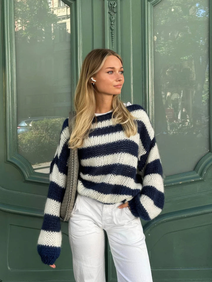 Mirla | Bekväm, Lätt Stickad Tröja för Avslappnad Komfort-Eva Jonsson