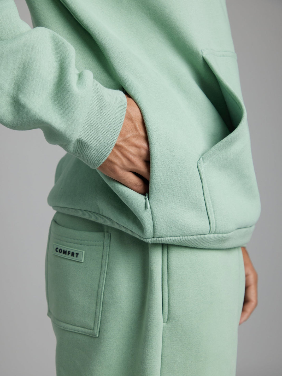 Mirla | Bekväm Rese-Hoodie med Flygplansläge Grafik-Eva Jonsson