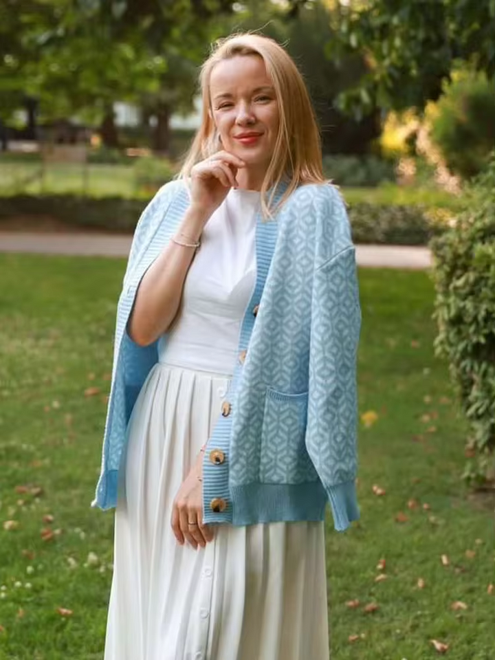 Mirla | Bekväm Stickad Cardigan med Geometrisk Mönster och Knäppning-Eva Jonsson