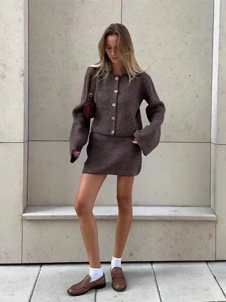 Mirla | Bekväm Stickad Cardigan och Avslappnad Minikjol-Set-Eva Jonsson