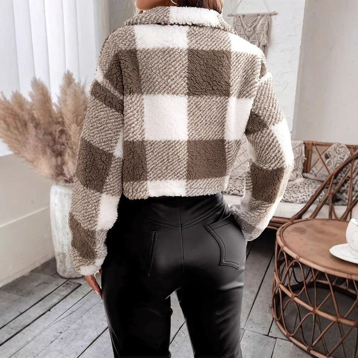 Mirla | Bekväm Teddyfleece-Cropjacka med Rutmönster-Eva Jonsson