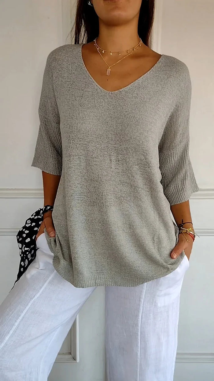 Mirla | Bekväm blus med V-ringning och Loose Fit Lätt, löst sittande överdel med halv långa ärmar-Eva Jonsson