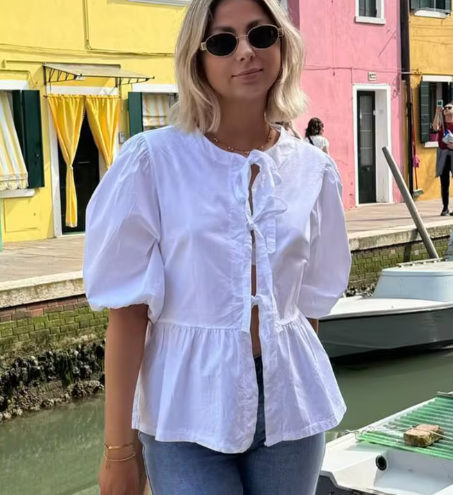 Mirla | Blus med puffärmar och slipsdetalj för damer-Eva Jonsson