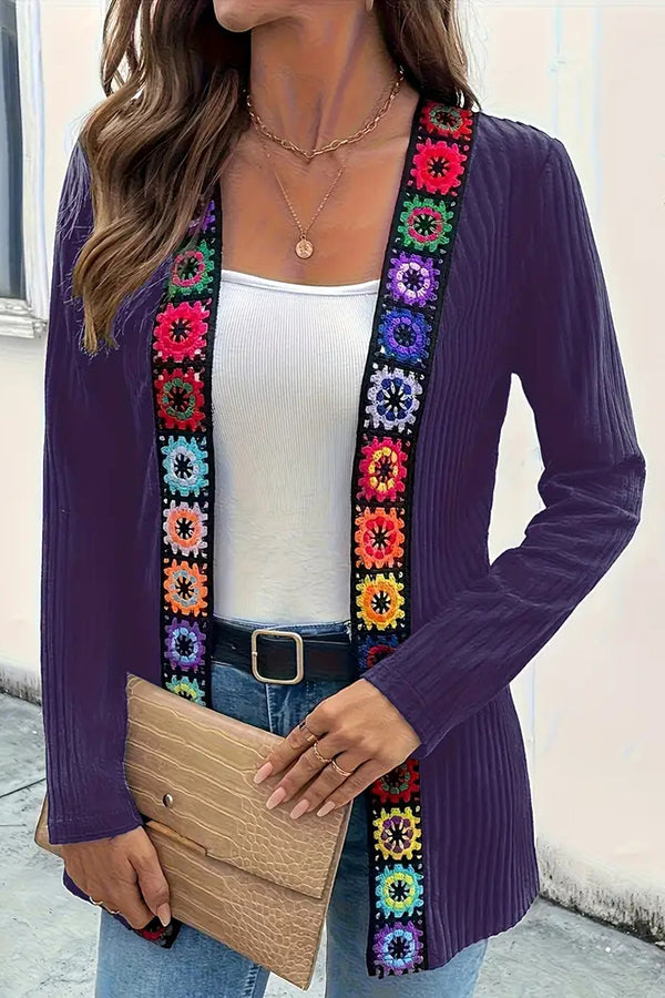 Mirla | Boho Stickjacka med Blomdetaljer och Långa Ärmar-Eva Jonsson