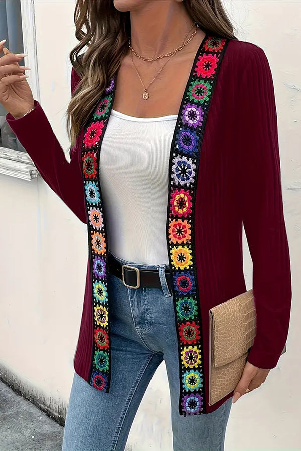 Mirla | Boho Stickjacka med Blomdetaljer och Långa Ärmar-Eva Jonsson