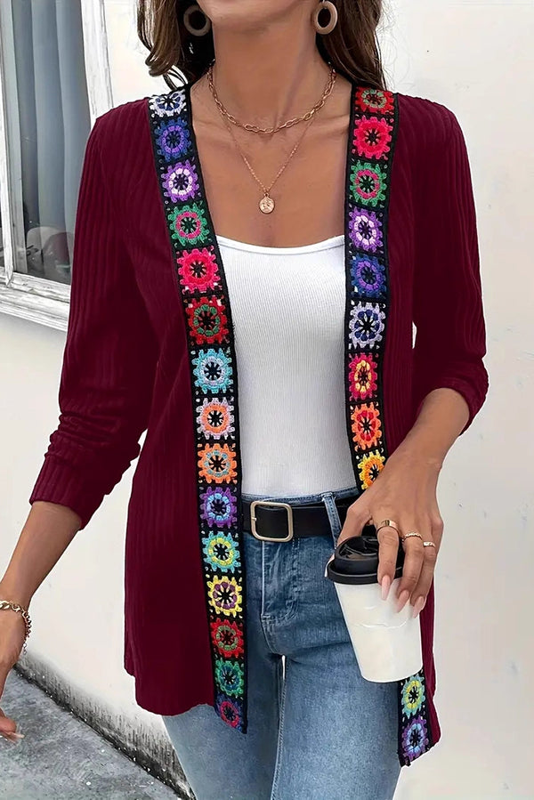 Mirla | Boho Stickjacka med Blomdetaljer och Långa Ärmar-Eva Jonsson