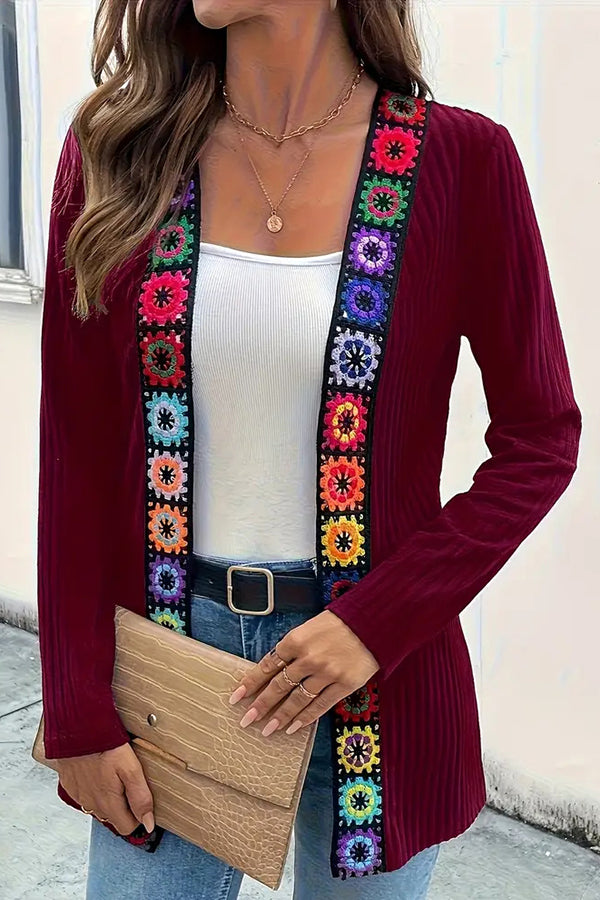 Mirla | Boho Stickjacka med Blomdetaljer och Långa Ärmar-Eva Jonsson