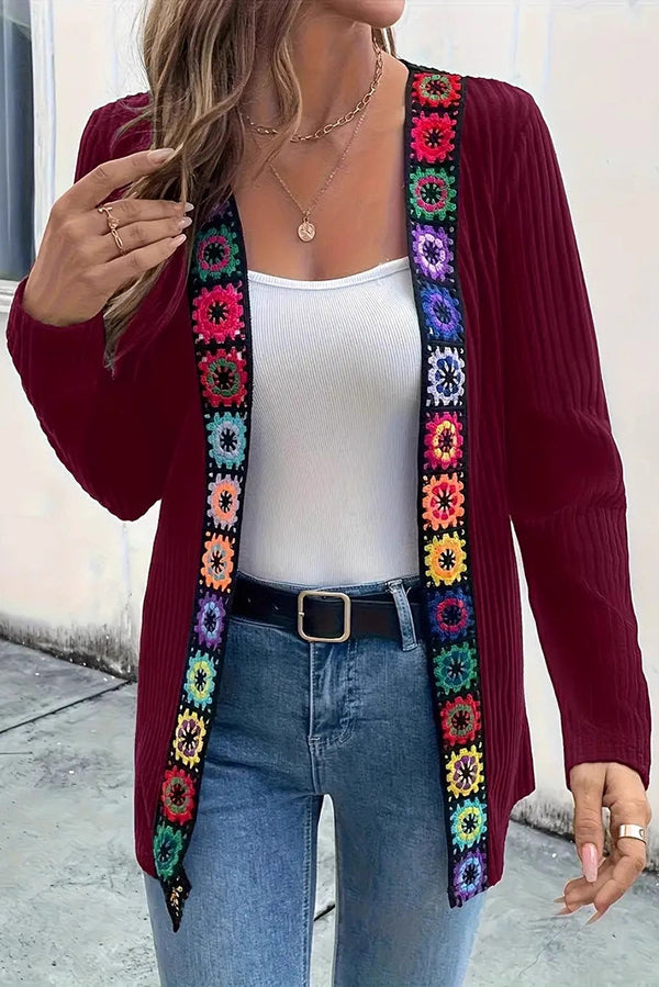 Mirla | Boho Stickjacka med Blomdetaljer och Långa Ärmar-Eva Jonsson