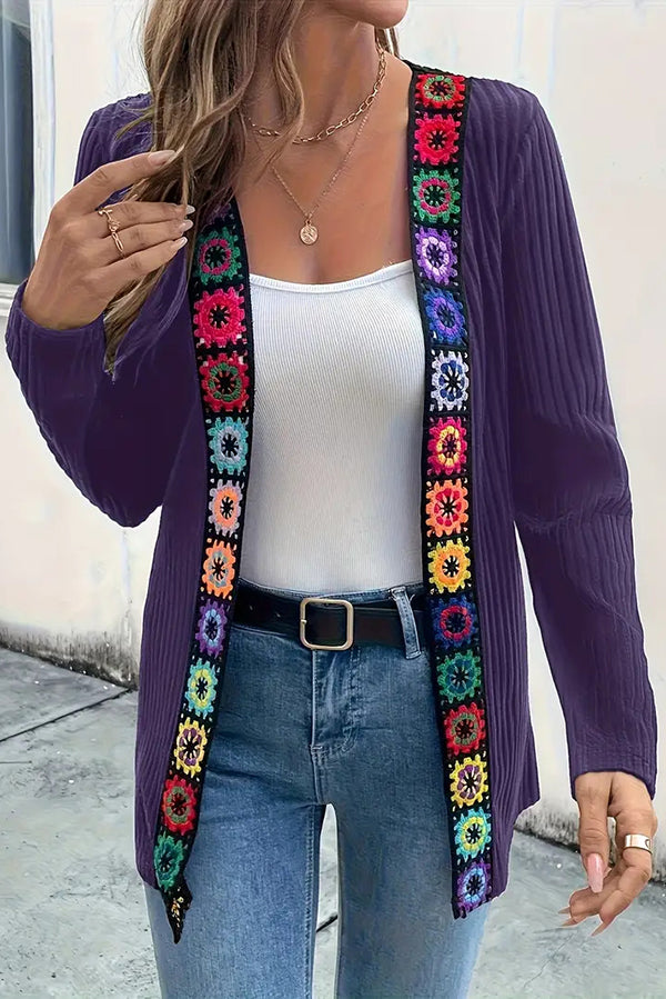 Mirla | Boho Stickjacka med Blomdetaljer och Långa Ärmar-Eva Jonsson