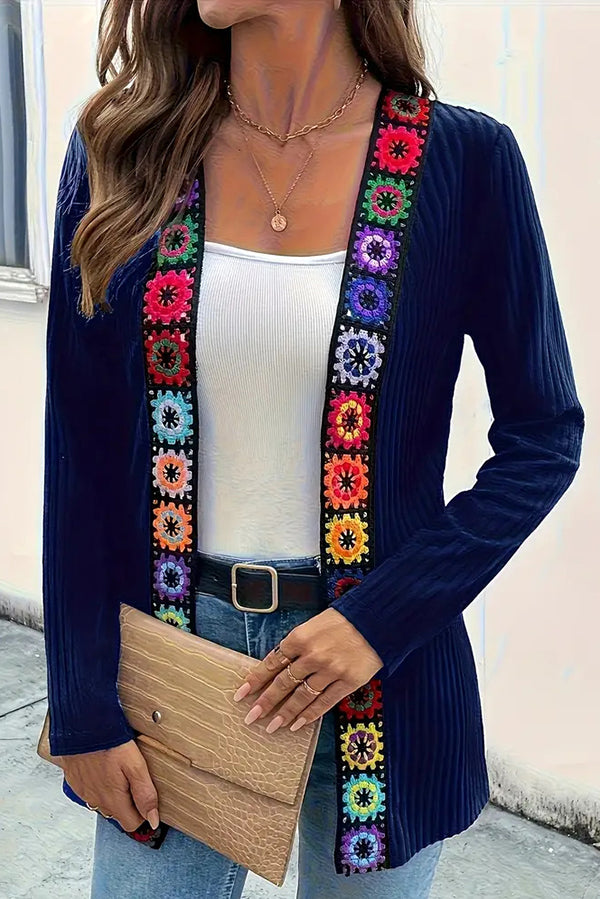 Mirla | Boho Stickjacka med Blomdetaljer och Långa Ärmar-Eva Jonsson