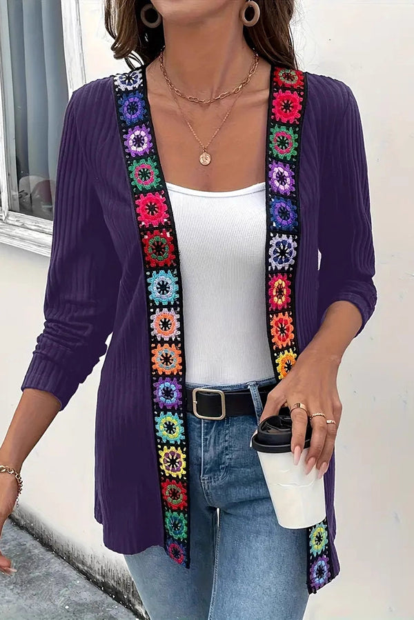 Mirla | Boho Stickjacka med Blomdetaljer och Långa Ärmar-Eva Jonsson