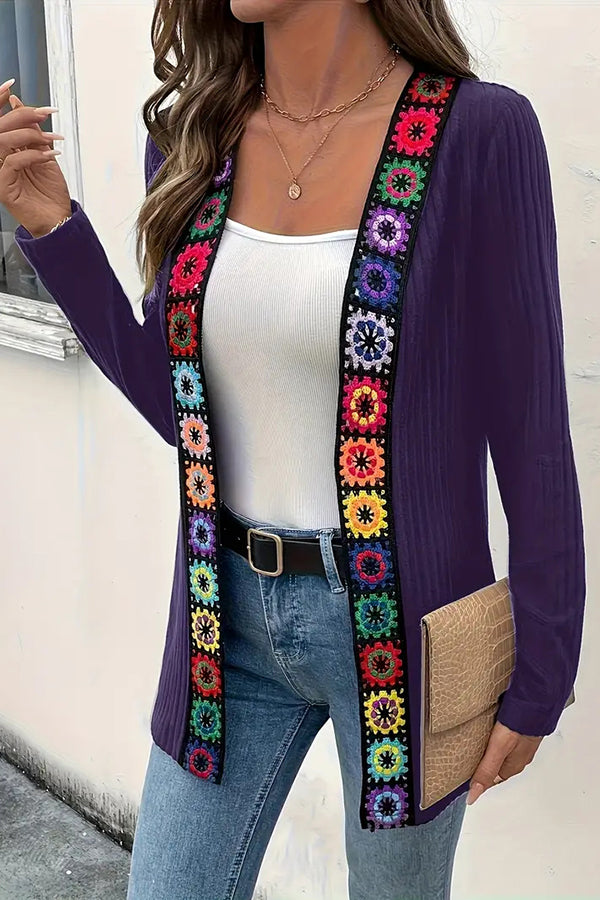 Mirla | Boho Stickjacka med Blomdetaljer och Långa Ärmar-Eva Jonsson
