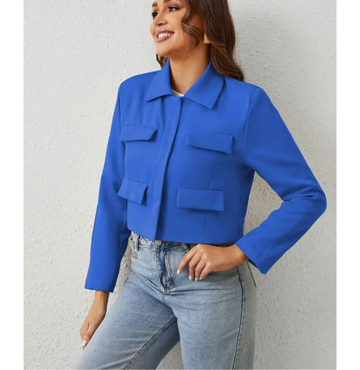 Mirla | Bomberjacka Dam Kortjacka med Fyra Framlägg och Minimalistisk Design-Eva Jonsson