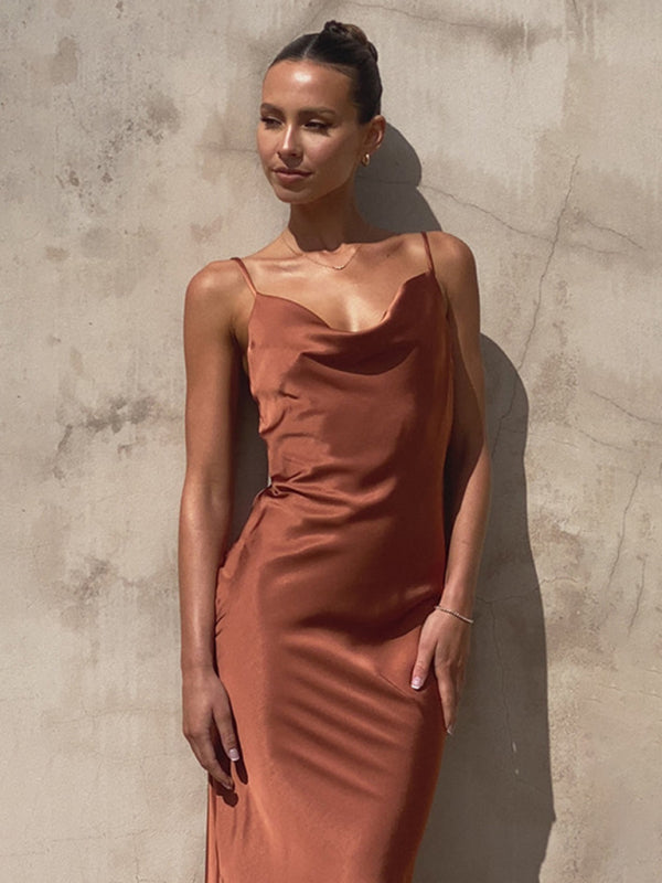 Mirla | Dam Axelband Djupt V-ringad Slim-Fashion-Klänning-Eva Jonsson