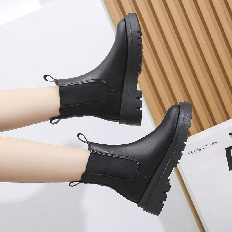 Mirla | Dam Chelsea Boots med elastiska sidor och draglooper-Eva Jonsson