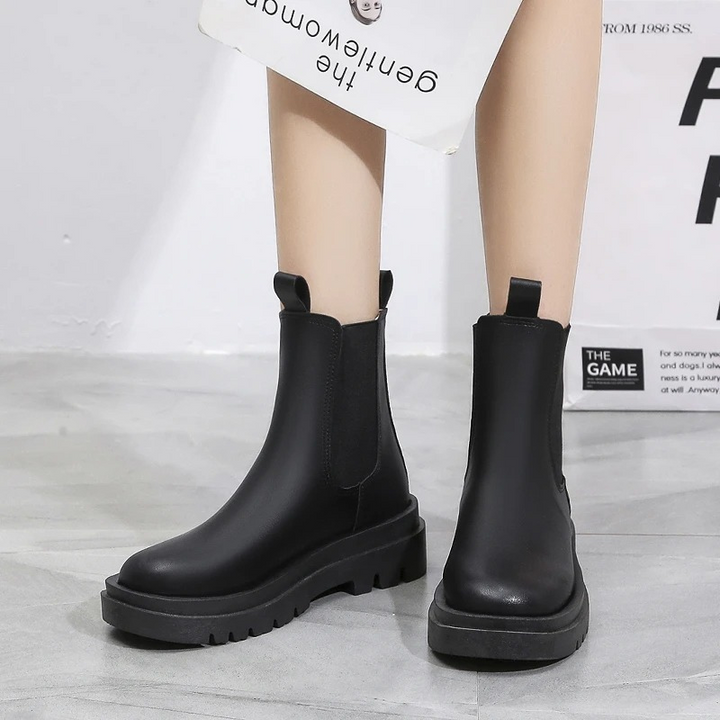 Mirla | Dam Chelsea Boots med elastiska sidor och draglooper-Eva Jonsson