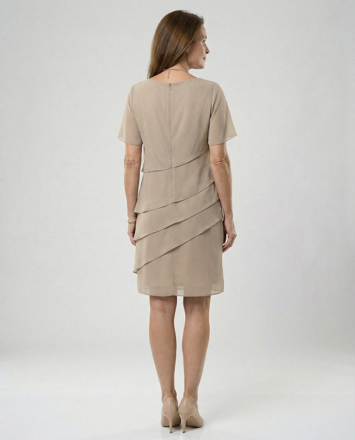 Mirla | Dam Elegant Slimmande Klänning, Figurformad & Feminin Skuren-Eva Jonsson