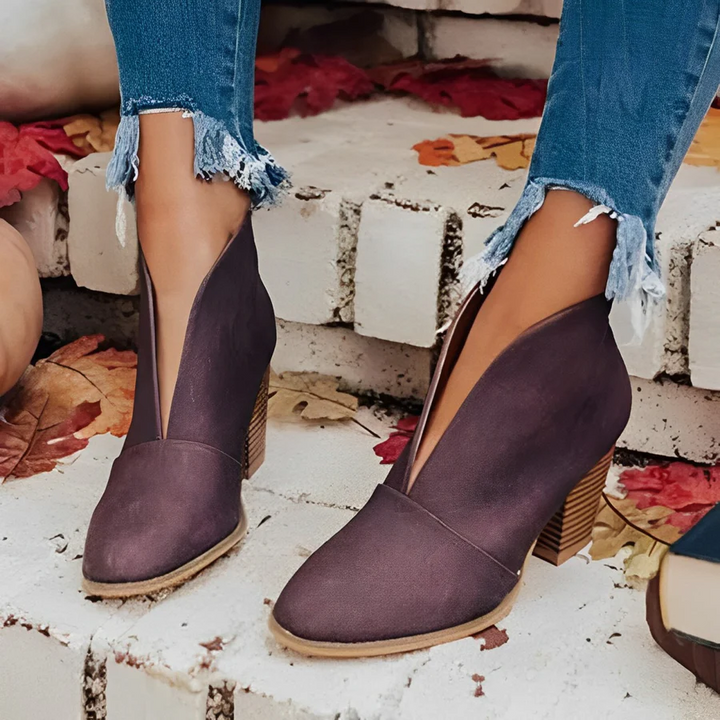 Mirla | Dam Hög Klack Ankelstövlar, V-Form Öppning, Slipper, Chic och Elegant-Eva Jonsson