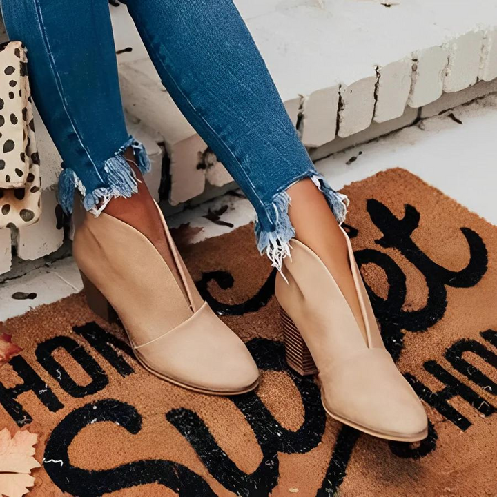 Mirla | Dam Hög Klack Ankelstövlar, V-Form Öppning, Slipper, Chic och Elegant-Eva Jonsson