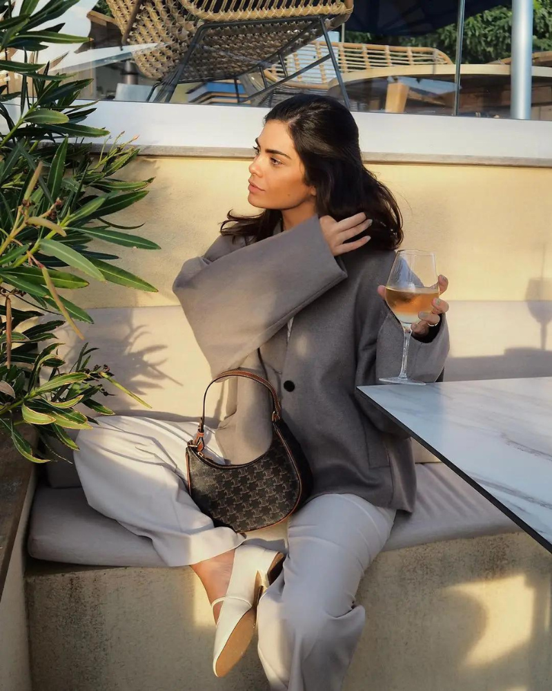 Mirla | Dam Oversized Cropped Jacka med Vida Skurna Byxor-Eva Jonsson