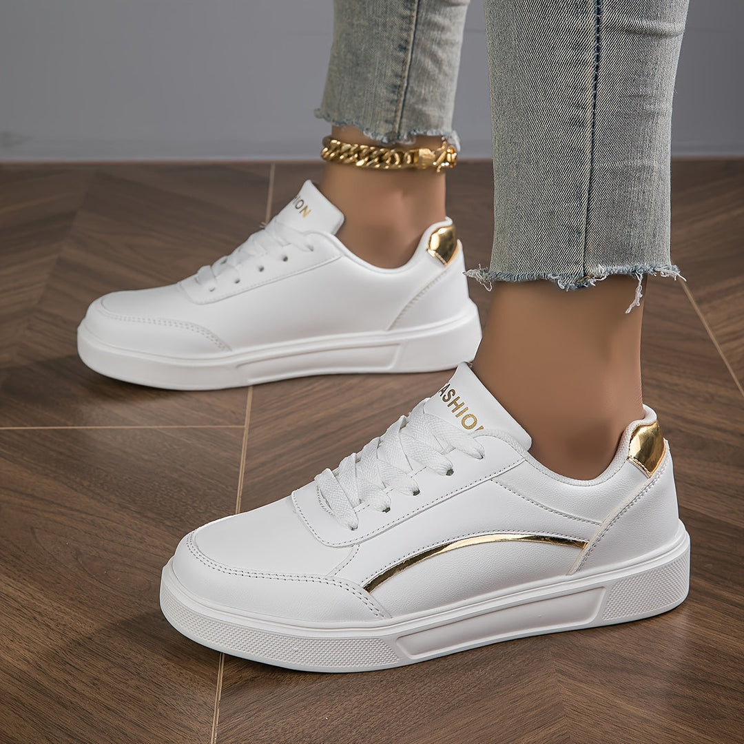 Mirla | Dam Sneakers i Enfärgad Utförande med Snörning och Mjuk Sula-Eva Jonsson