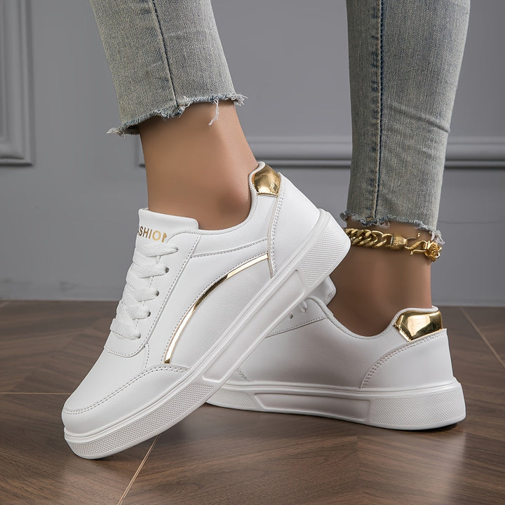 Mirla | Dam Sneakers i Enfärgad Utförande med Snörning och Mjuk Sula-Eva Jonsson
