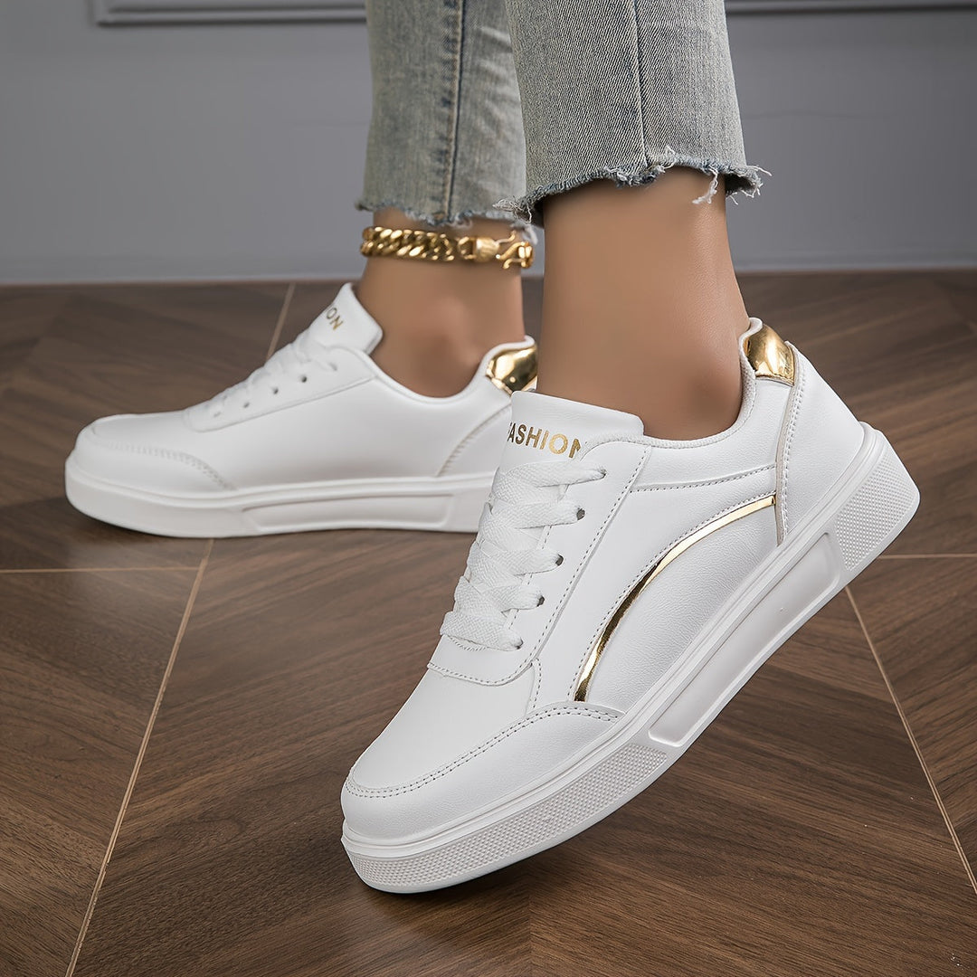Mirla | Dam Sneakers i Enfärgad Utförande med Snörning och Mjuk Sula-Eva Jonsson