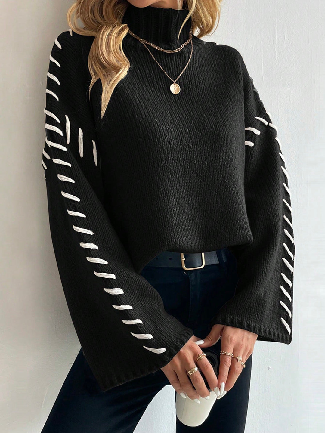 Mirla | Damens Patchwork Stickad Tröja med Kontrasterande Färger och Rullkrage-Eva Jonsson