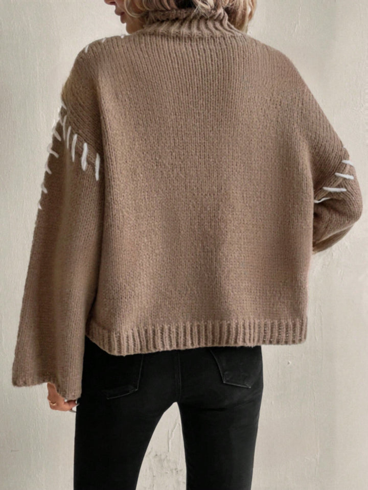 Mirla | Damens Patchwork Stickad Tröja med Kontrasterande Färger och Rullkrage-Eva Jonsson