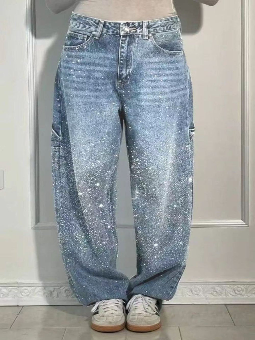Mirla | Damens tvättade jeans med strassdetaljer i lös passform-Eva Jonsson