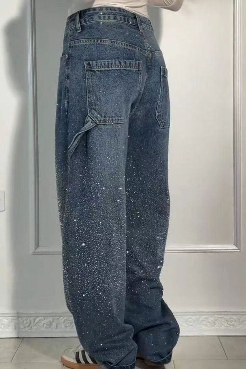 Mirla | Damens tvättade jeans med strassdetaljer i lös passform-Eva Jonsson