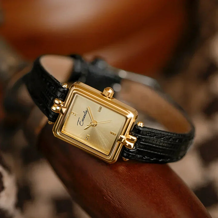 Mirla | Damklocka med smal profil och lyxigt läderarmband-Eva Jonsson