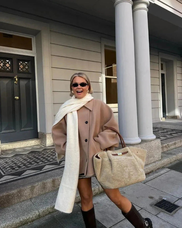 Mirla | Damövergångsjacka - Beige Oversized Kappa I Beige-Eva Jonsson