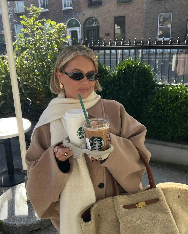 Mirla | Damövergångsjacka - Beige Oversized Kappa I Beige-Eva Jonsson